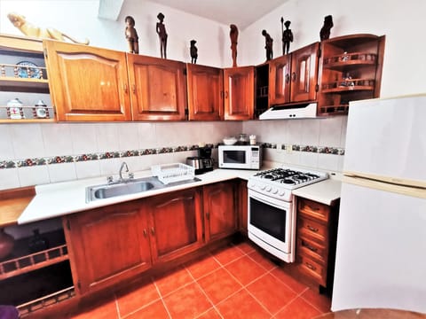 Bungalow, 2 Bedrooms | Private kitchen