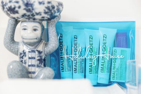 Room (Big) | Bathroom | Shower, free toiletries, towels