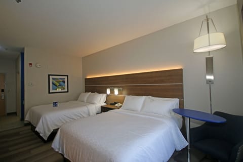 Premium bedding, in-room safe, desk, laptop workspace