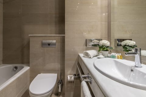 Superior Double or Twin Room | Bathroom | Eco-friendly toiletries, hair dryer, bathrobes, slippers