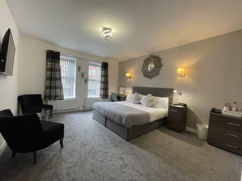 King Premier Room | Blackout drapes, iron/ironing board, free WiFi, bed sheets