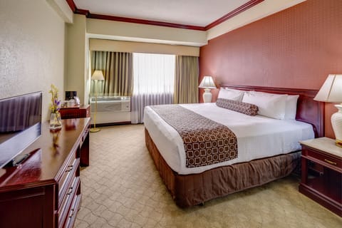 Standard Room, 1 King Bed | Premium bedding, down comforters, minibar, in-room safe