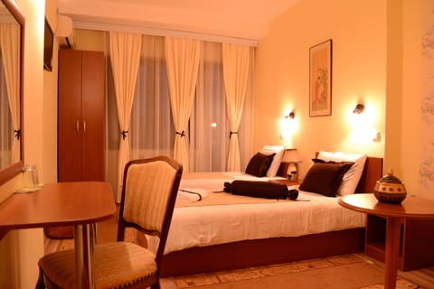 Comfort Twin Room | Desk, iron/ironing board, free WiFi