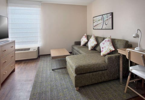 Standard Suite, 1 Bedroom | In-room safe, desk, laptop workspace, blackout drapes