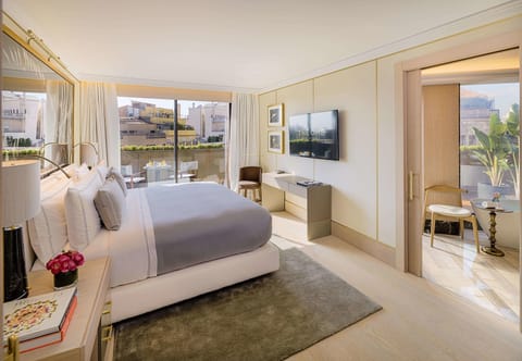 Penthouse Suite | Premium bedding, minibar, in-room safe, desk