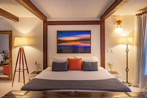 King Suite with Sea View and Private Pool | Premium bedding, minibar, in-room safe, individually decorated