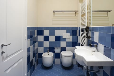 Twin Room, 2 Twin Beds | Bathroom | Shower, slippers, bidet, towels