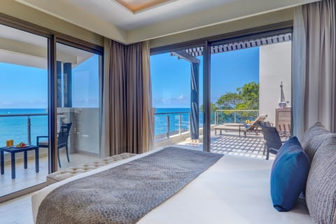 Luxury Penthouse One Bedroom Suite Ocean View Terrace Jacuzzi | Premium bedding, minibar, in-room safe, individually decorated