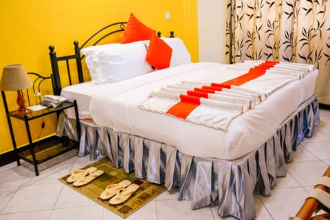 Standard Double Room, 1 Queen Bed, Garden View | In-room safe, free WiFi, bed sheets