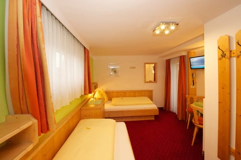 Double Room, Private Bathroom | In-room safe, free WiFi, bed sheets