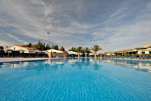 Seasonal outdoor pool, sun loungers