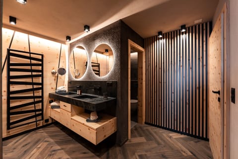 Design Double Room | Bathroom | Separate tub and shower, deep soaking tub, rainfall showerhead