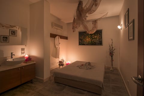 Sauna, steam room, Turkish bath, body treatments, facials