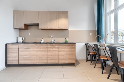 Studio Suite | Private kitchen | Fridge, stovetop, coffee/tea maker, electric kettle