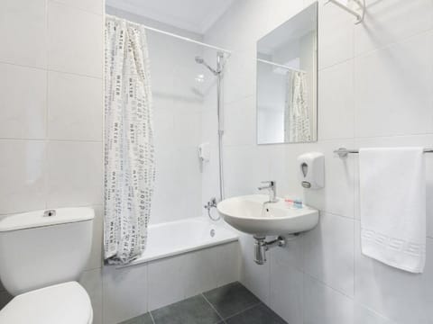 Double Room | Bathroom | Shower, free toiletries, towels