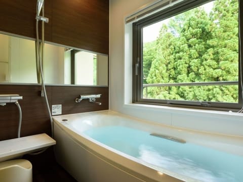 Japanese Style Twin Room, Non Smoking | Bathroom | Combined shower/tub, deep soaking tub, free toiletries, slippers