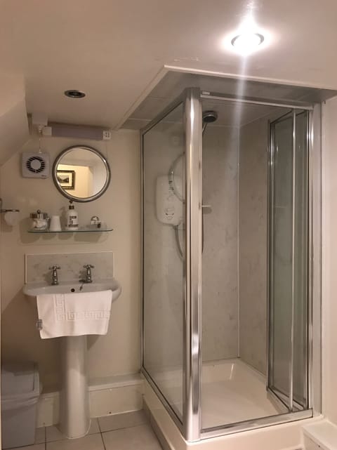 Twin Room, Shared Bathroom | Bathroom | Towels