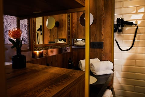 Junior Studio Suite, 1 Bedroom, City View | Bathroom | Shower, free toiletries, hair dryer, towels