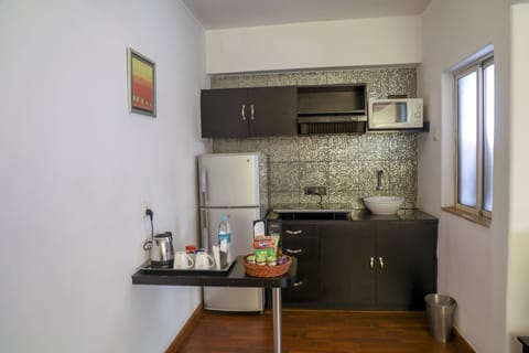 Deluxe Suite | Shared kitchen | Full-size fridge, microwave, stovetop, coffee/tea maker