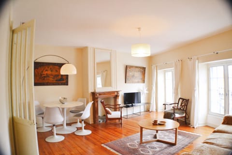 Apartment (Les Grands Chemins d'Aquitaine) | Living area | Flat-screen TV