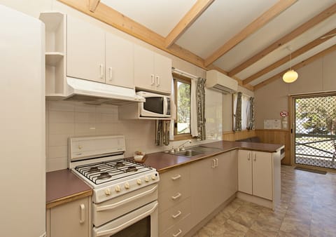 Deluxe Cabin | Private kitchen | Fridge, microwave, rice cooker, cleaning supplies