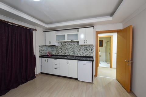 Family Suite | Private kitchen | Mini-fridge