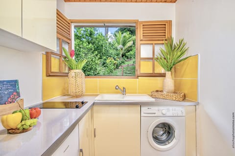 Comfort Studio, 1 Bedroom, Accessible, Sea View | Private kitchenette | Fridge, microwave, oven, stovetop