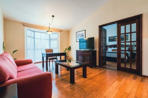 Grand Room | Living area | 32-inch plasma TV with cable channels, TV