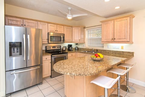 2 Bedroom Villa - Ocean View #611 | Private kitchen | Full-size fridge, microwave, oven, stovetop