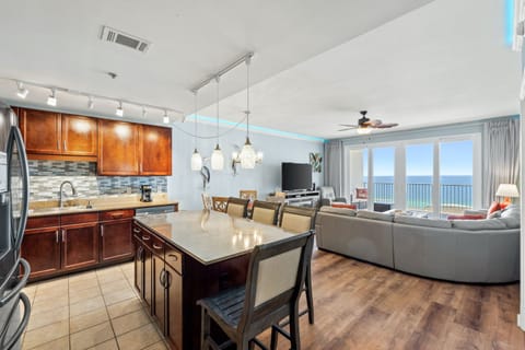 Condo, 3 Bedrooms (1720) | Private kitchen | Fridge, microwave, oven, stovetop