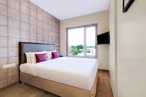 Premium Double Room | Premium bedding, in-room safe, desk, laptop workspace