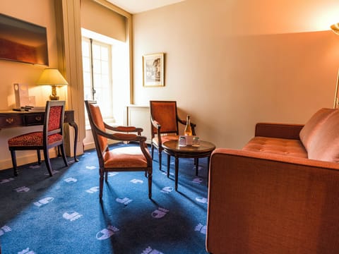 Suite | Living area | Flat-screen TV