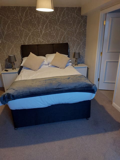 Double Room | Desk, iron/ironing board, free WiFi, bed sheets