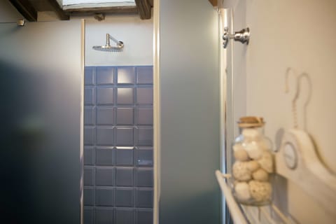 Double Room | Bathroom shower