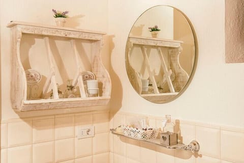 Studio, Accessible, Kitchen | Bathroom | Shower, free toiletries, hair dryer, bathrobes