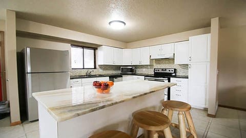 Townhome, 3 Bedrooms | Private kitchen | Fridge, microwave, coffee/tea maker