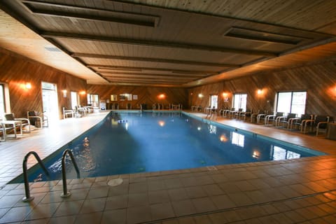 Indoor pool, seasonal outdoor pool, sun loungers