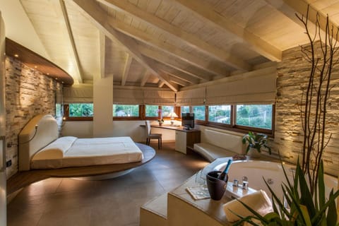 Premium Suite | In-room safe, free WiFi