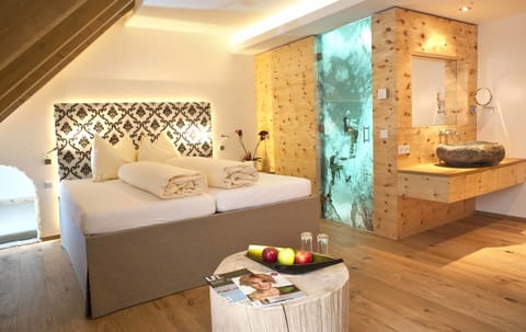 Double Room, Balcony | In-room safe, free WiFi, bed sheets