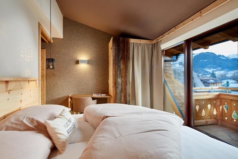 In-room safe, free WiFi, bed sheets