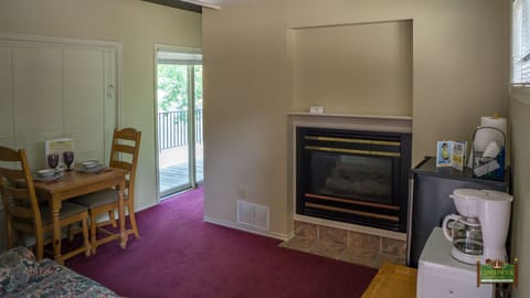 Suite 1 Bedroom, 1 Bath, Fireplace, Hot Tub | Living room | Flat-screen TV