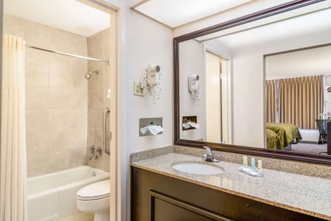 2 Queen Beds | Bathroom | Combined shower/tub, rainfall showerhead, free toiletries, hair dryer