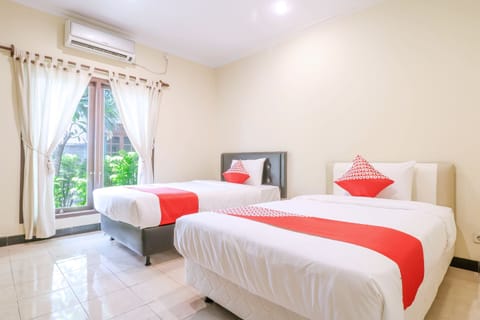 Standard Twin Room | Desk, free WiFi, bed sheets