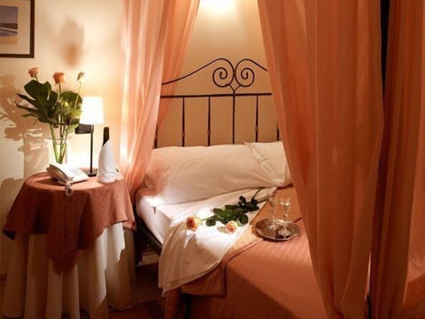 Double Room Single Use | Desk, free WiFi, bed sheets, wheelchair access