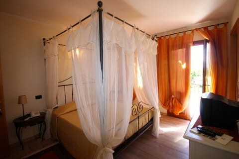 Desk, free WiFi, bed sheets, wheelchair access