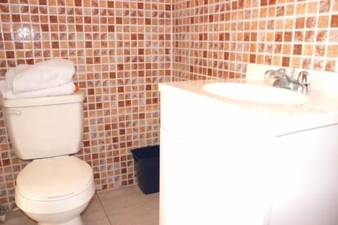 Double Room | Bathroom | Shower, free toiletries, towels