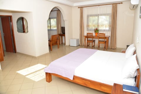 Business Room (Prestige) | In-room safe, desk, soundproofing, free WiFi