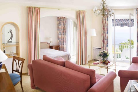 Junior Studio, Balcony, Lake View | Hypo-allergenic bedding, in-room safe, individually furnished, desk