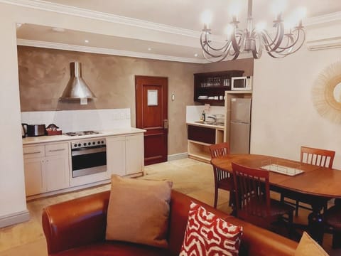 Classic Suite, 1 Bedroom | In-room safe, soundproofing, iron/ironing board, free WiFi