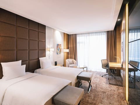 Standard Room, 2 Twin Beds | Premium bedding, minibar, in-room safe, desk